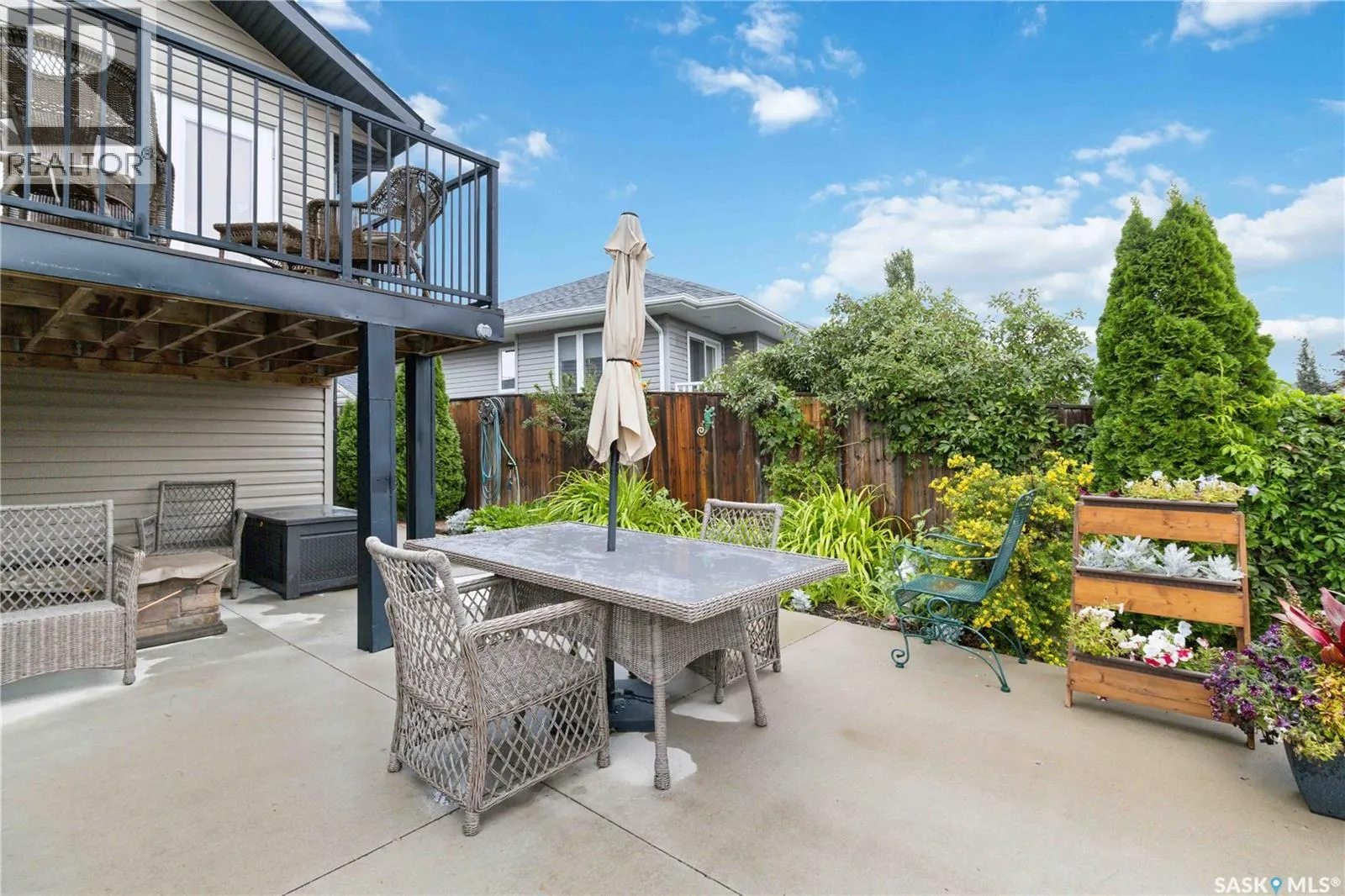 606 Dickson CRESCENT