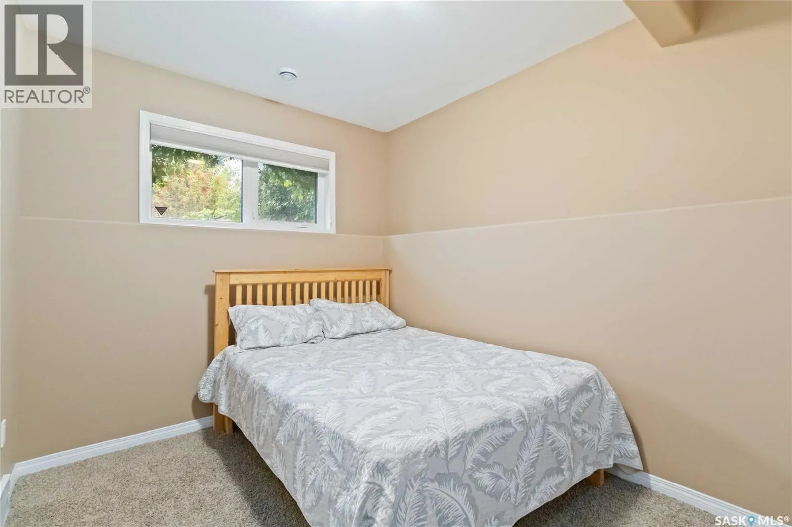 606 Dickson CRESCENT