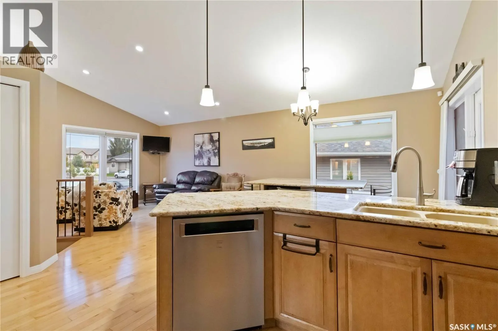 606 Dickson CRESCENT