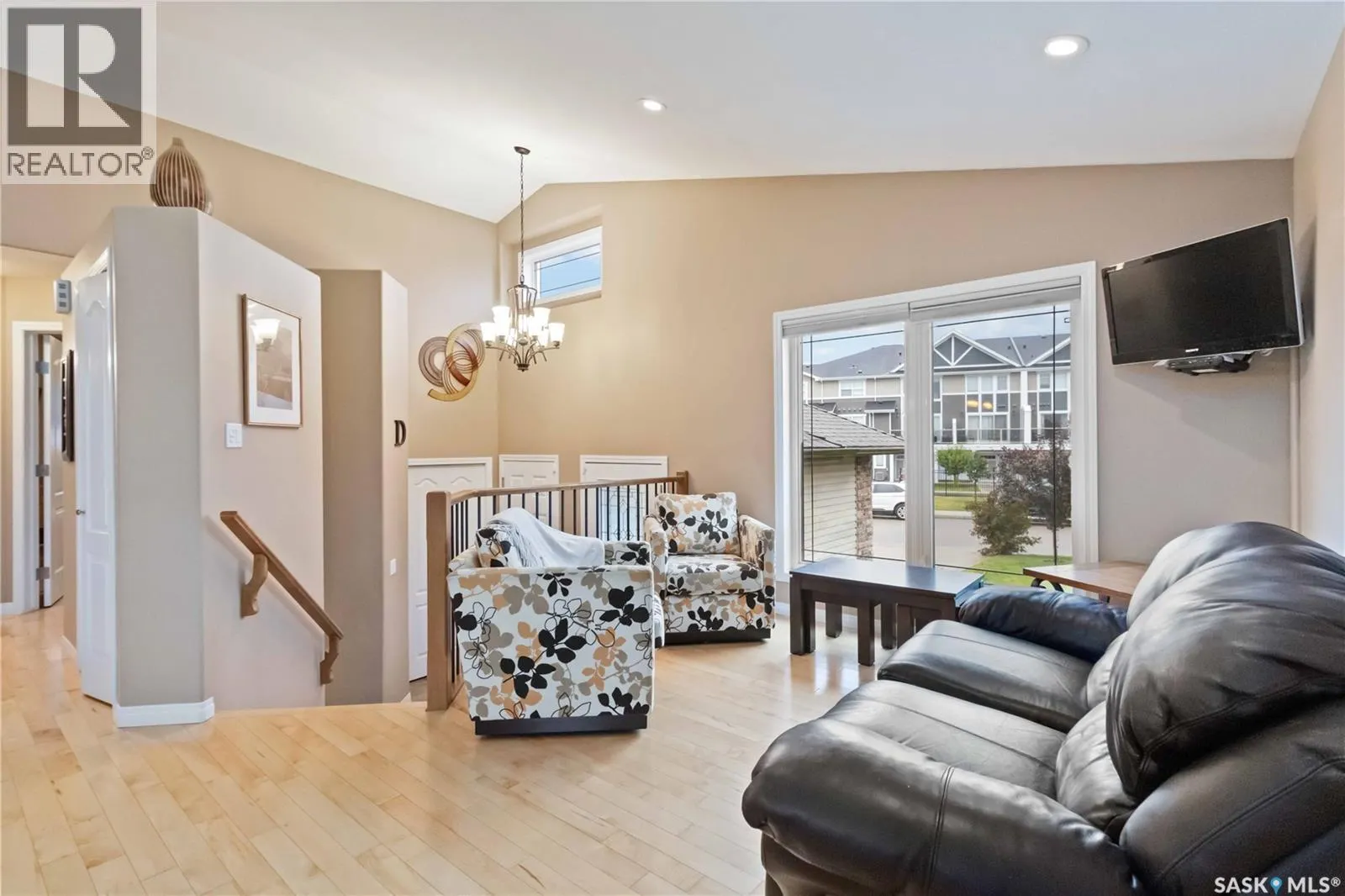 606 Dickson CRESCENT