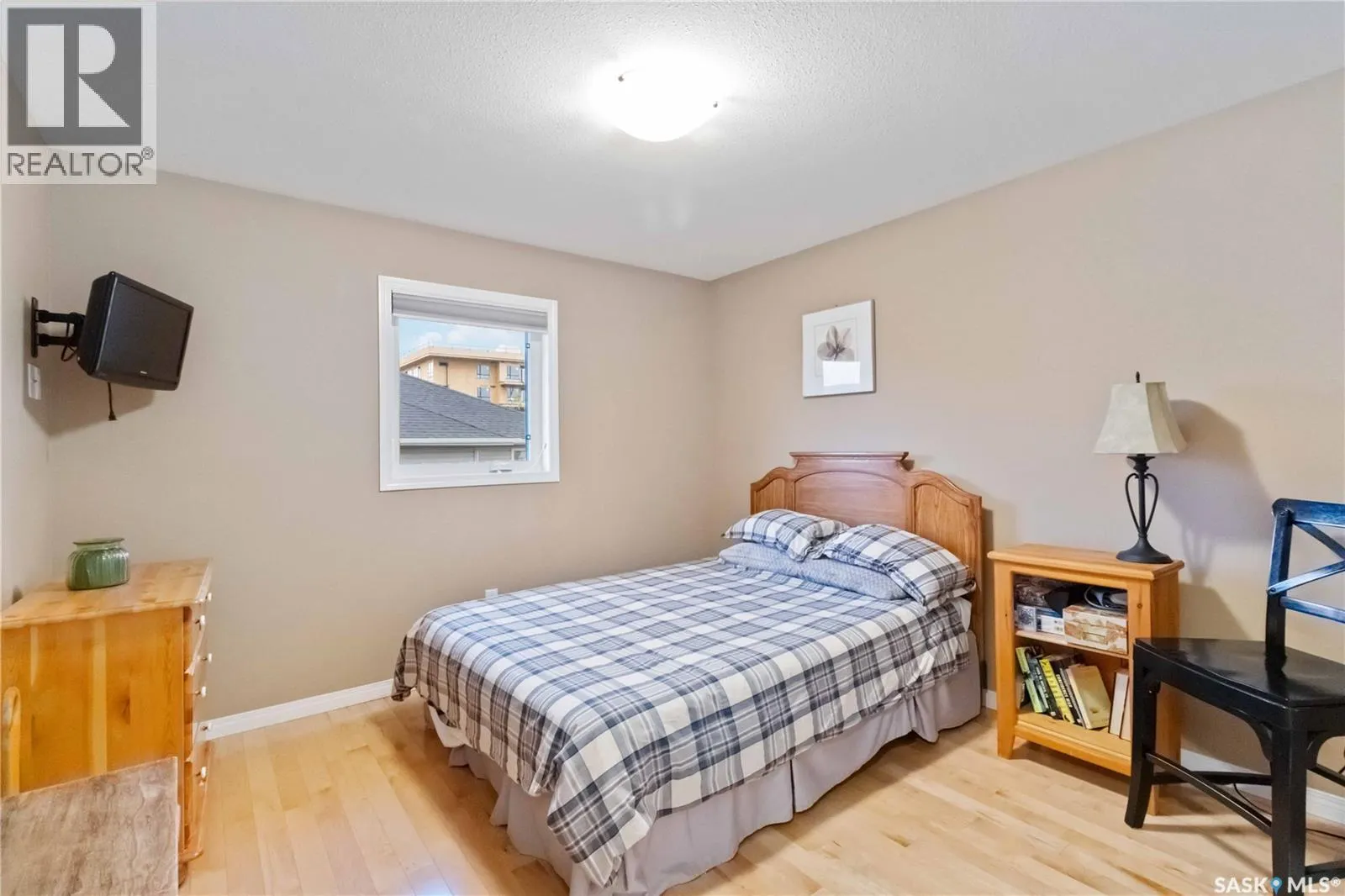 606 Dickson CRESCENT