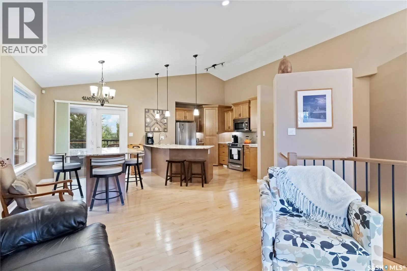 606 Dickson CRESCENT