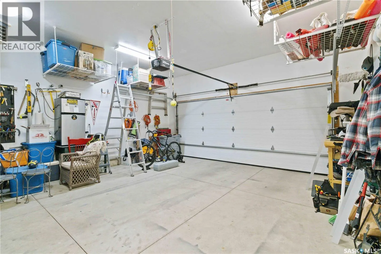 606 Dickson CRESCENT