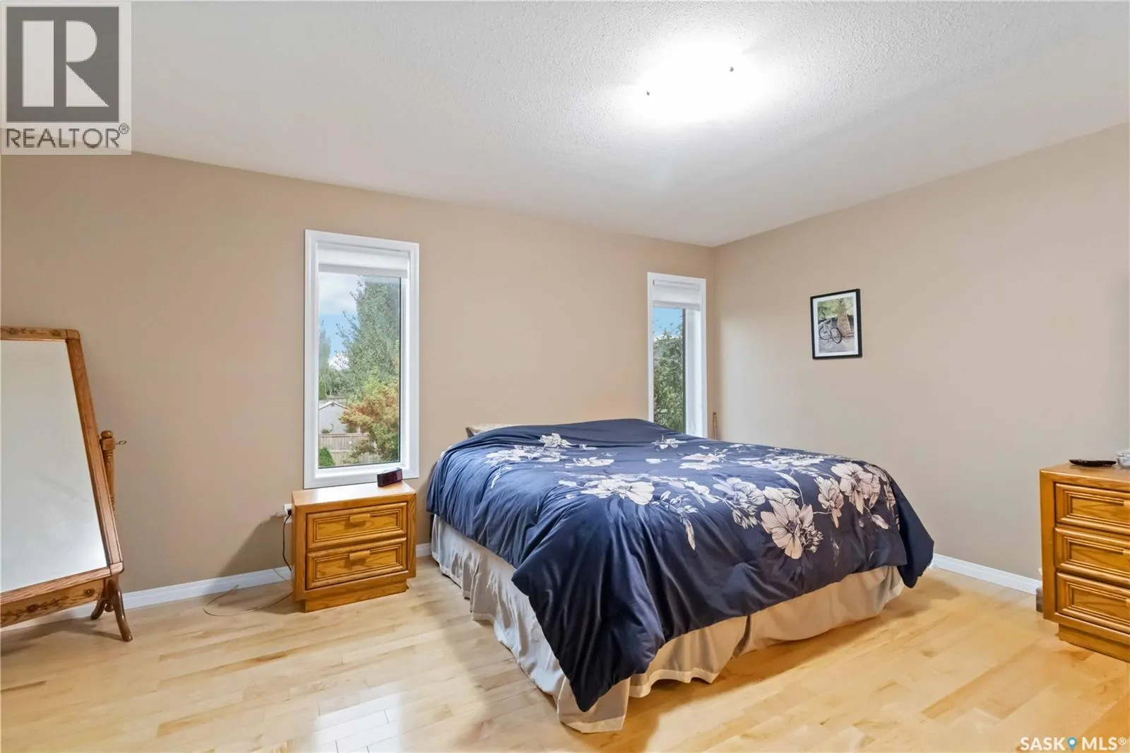 606 Dickson CRESCENT