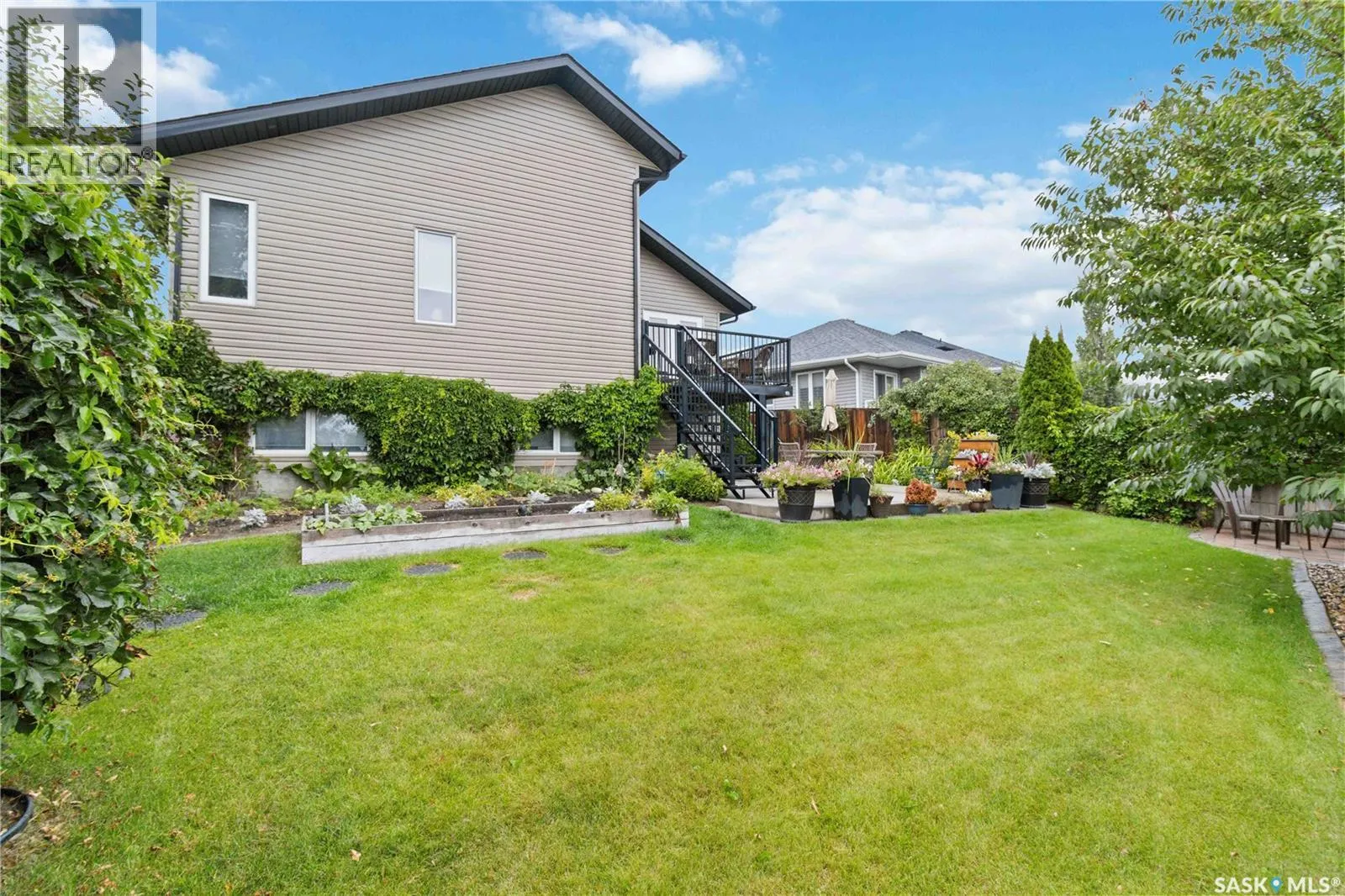 606 Dickson CRESCENT