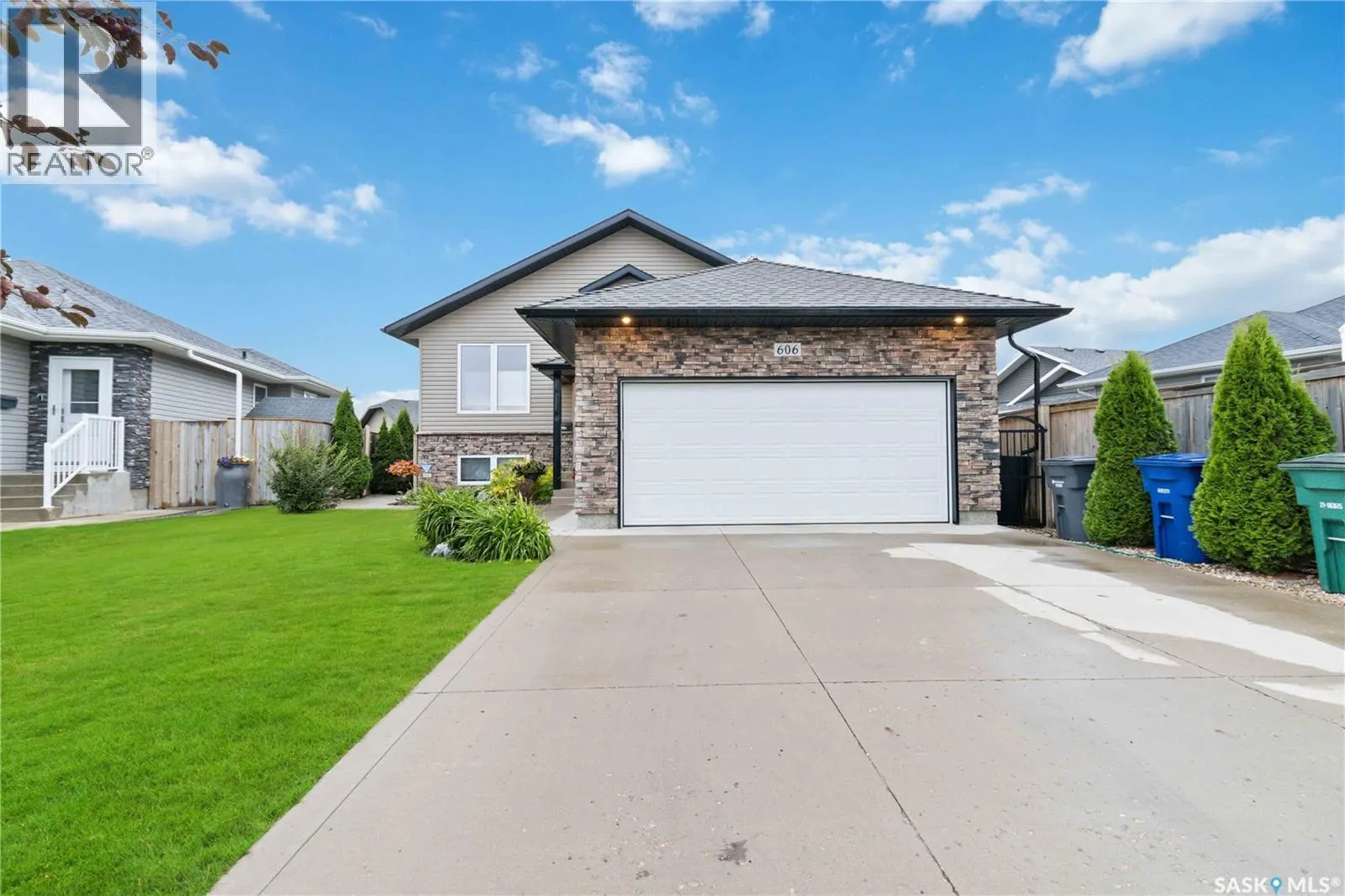 606 Dickson CRESCENT