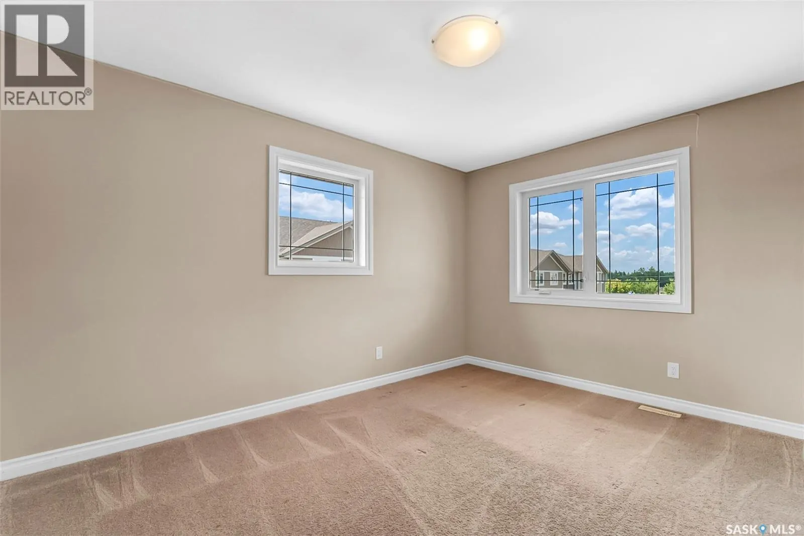 401 212 Willis CRESCENT