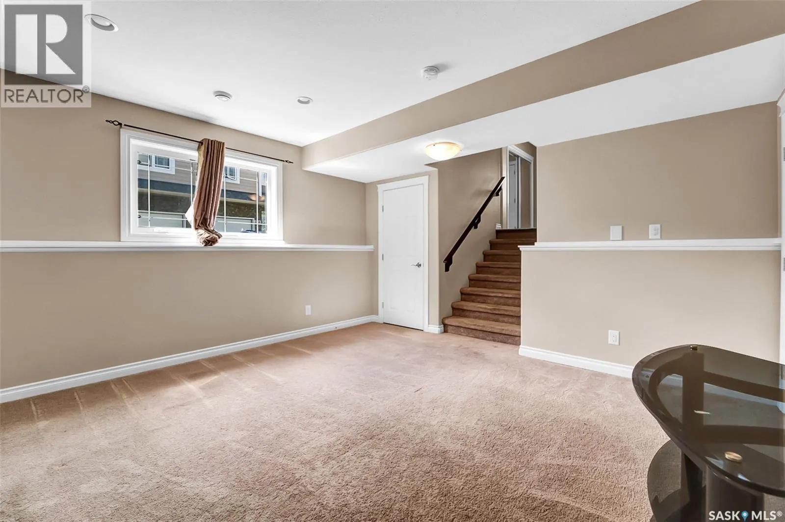 401 212 Willis CRESCENT