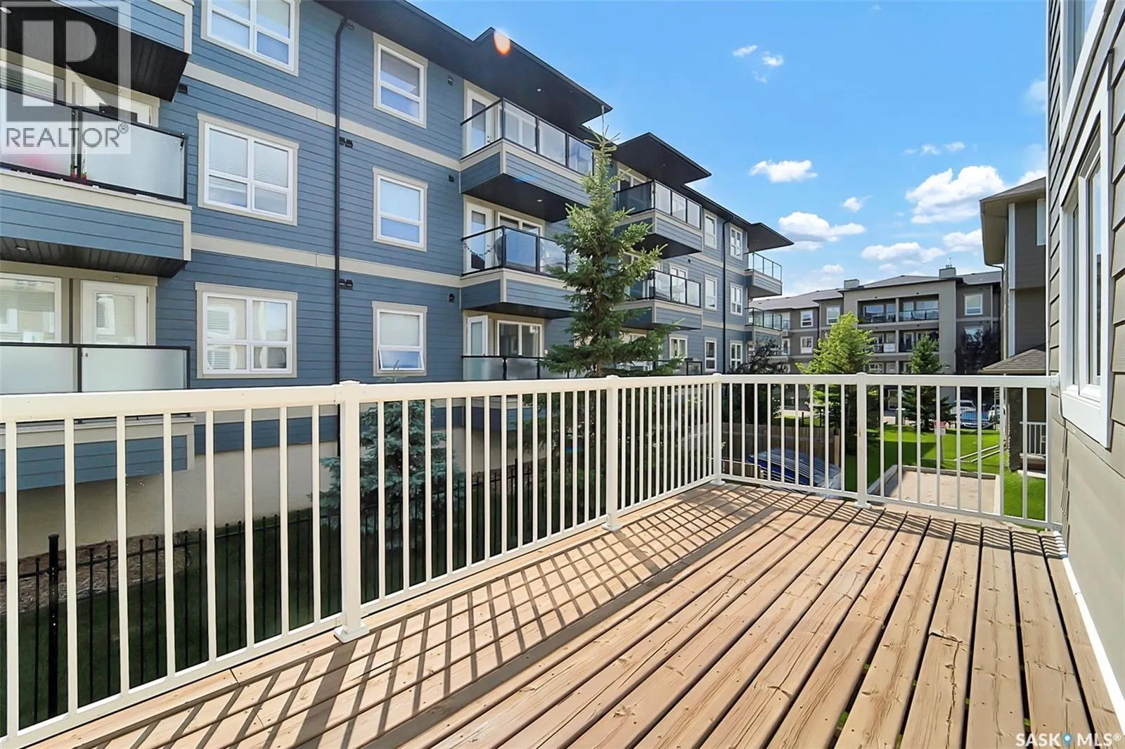 401 212 Willis CRESCENT