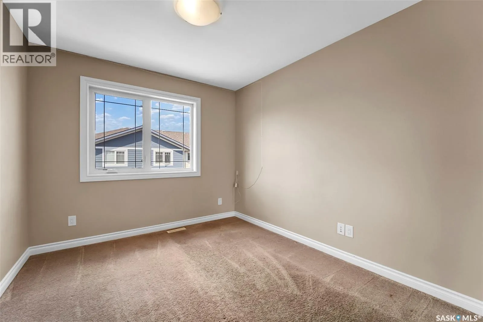401 212 Willis CRESCENT