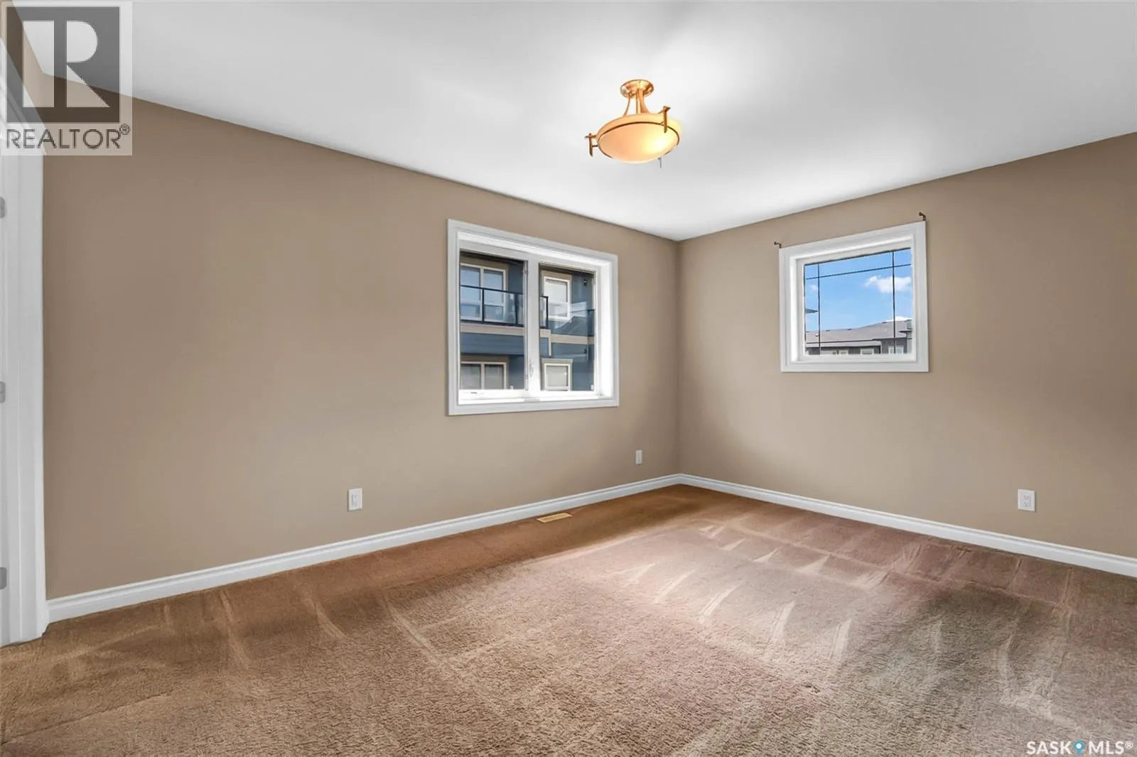 401 212 Willis CRESCENT