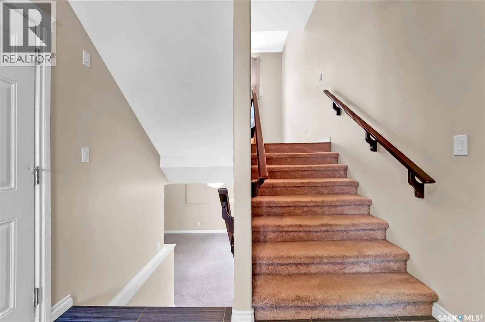 401 212 Willis CRESCENT