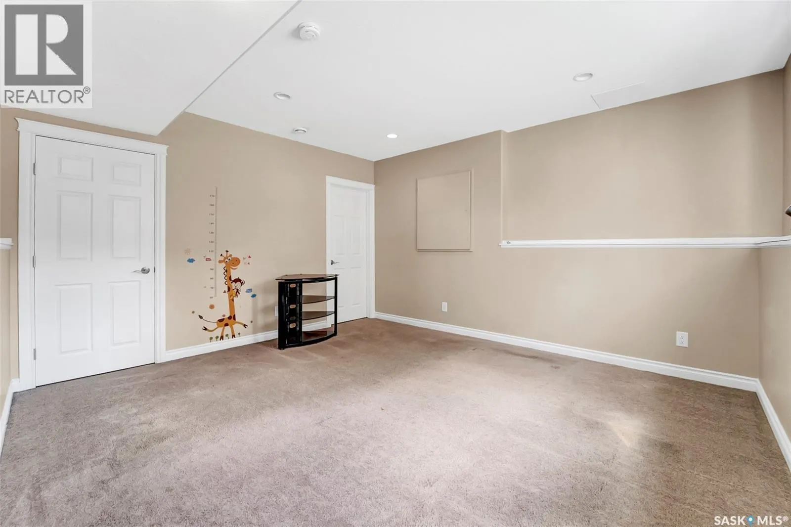 401 212 Willis CRESCENT