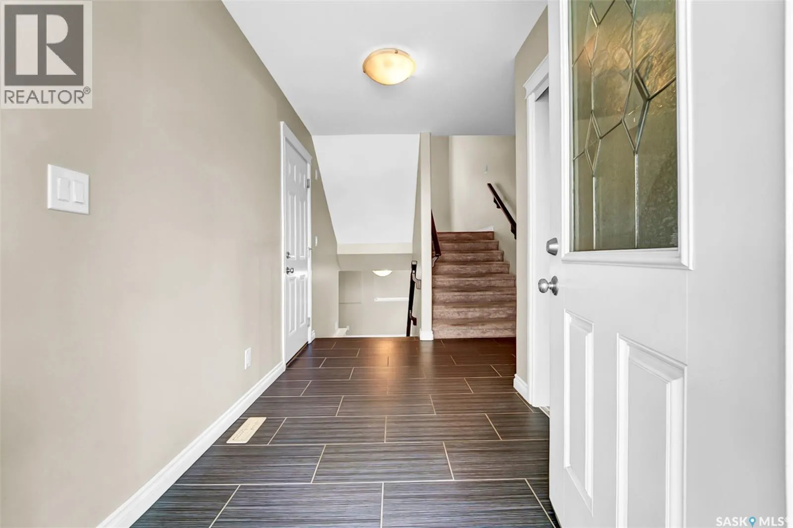 401 212 Willis CRESCENT