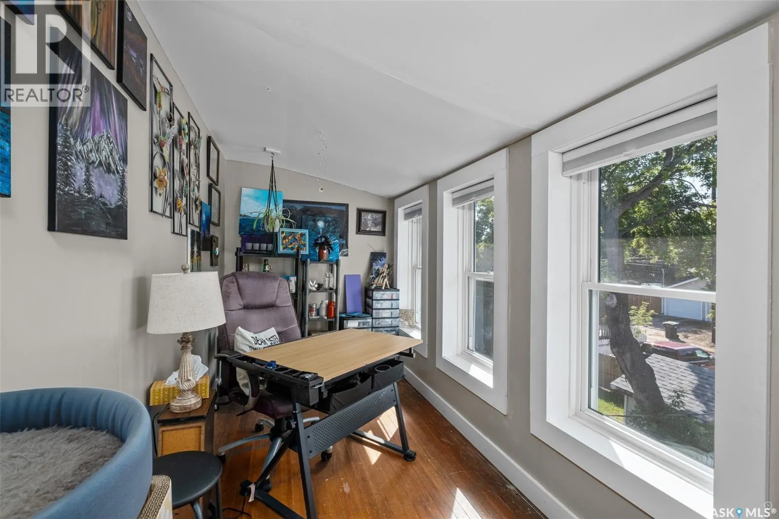 469 8th STREET E