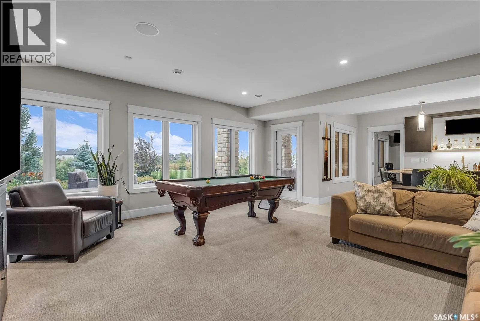 250 Whalley CRESCENT
