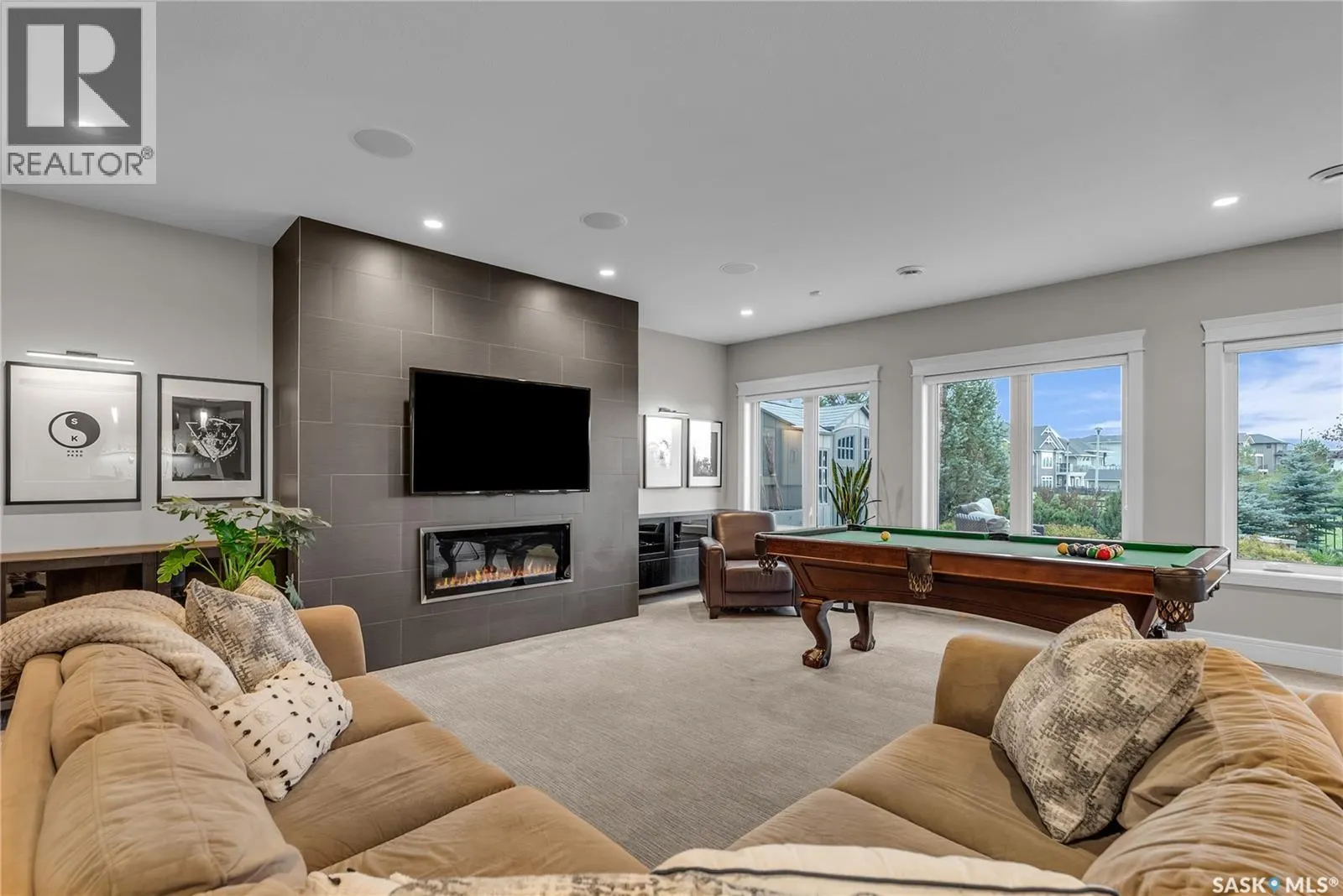 250 Whalley CRESCENT