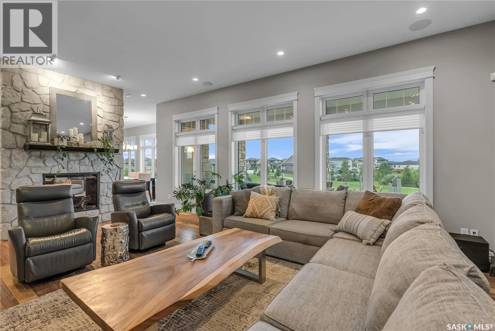 250 Whalley CRESCENT