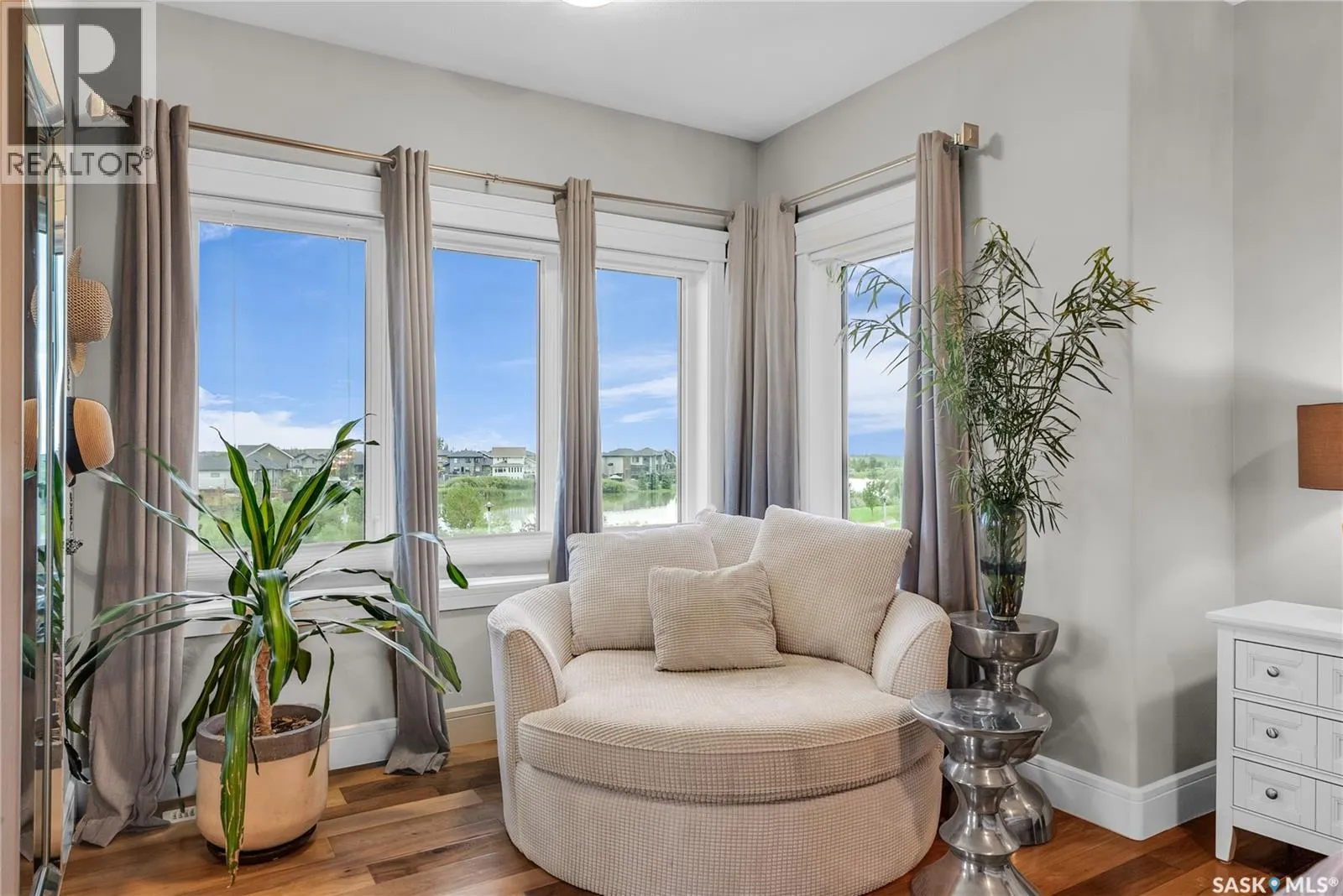250 Whalley CRESCENT