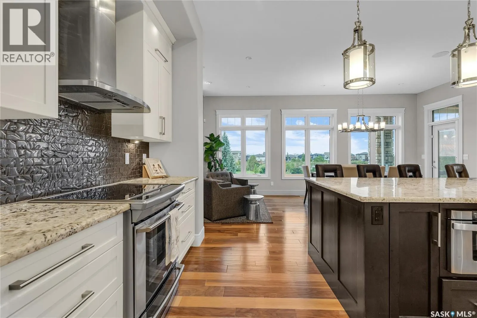 250 Whalley CRESCENT