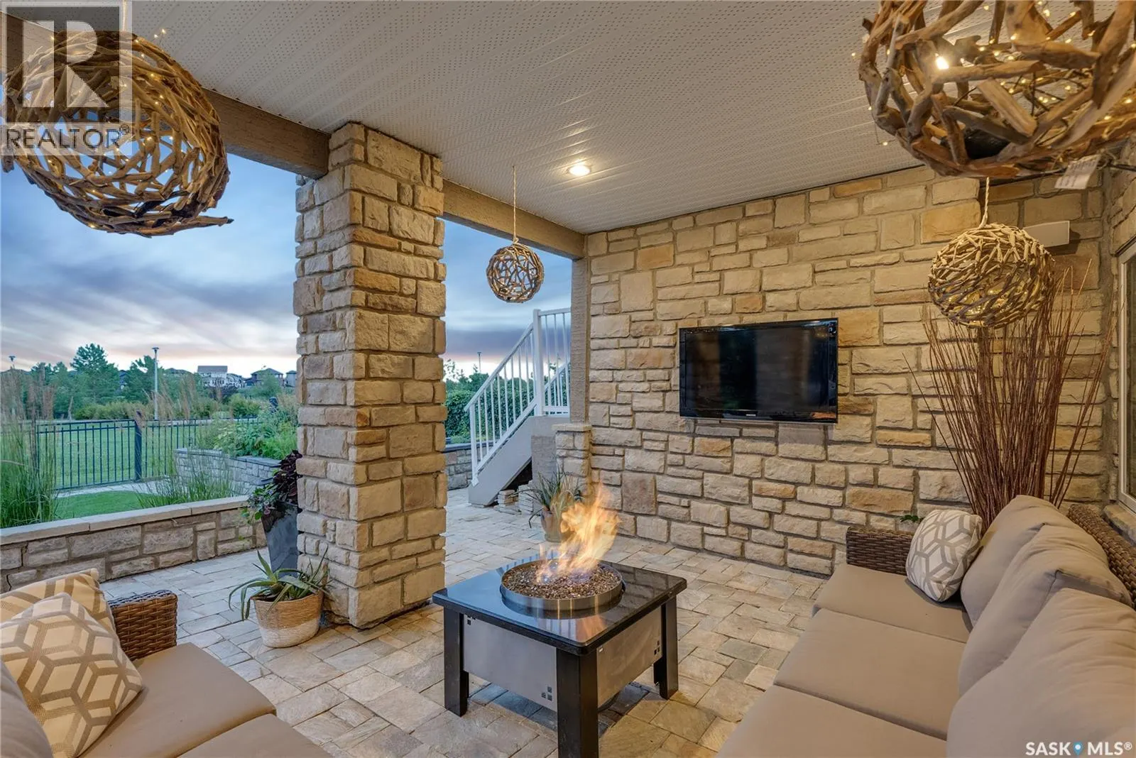 250 Whalley CRESCENT