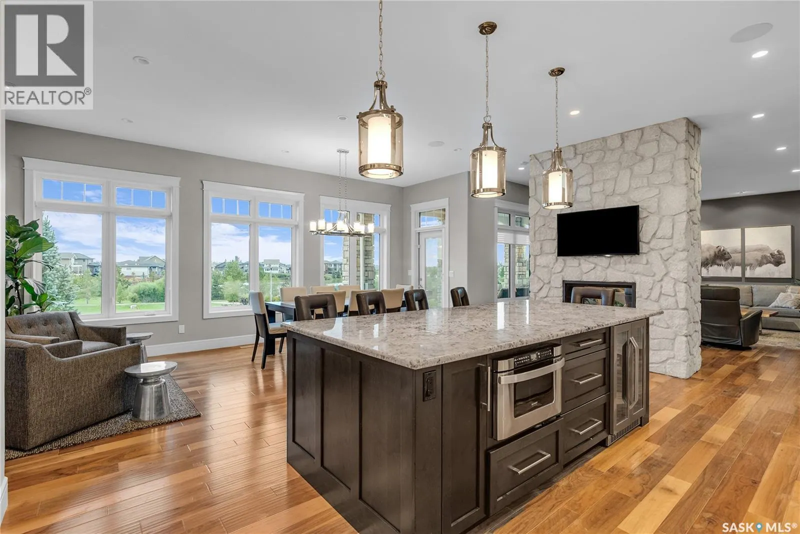 250 Whalley CRESCENT
