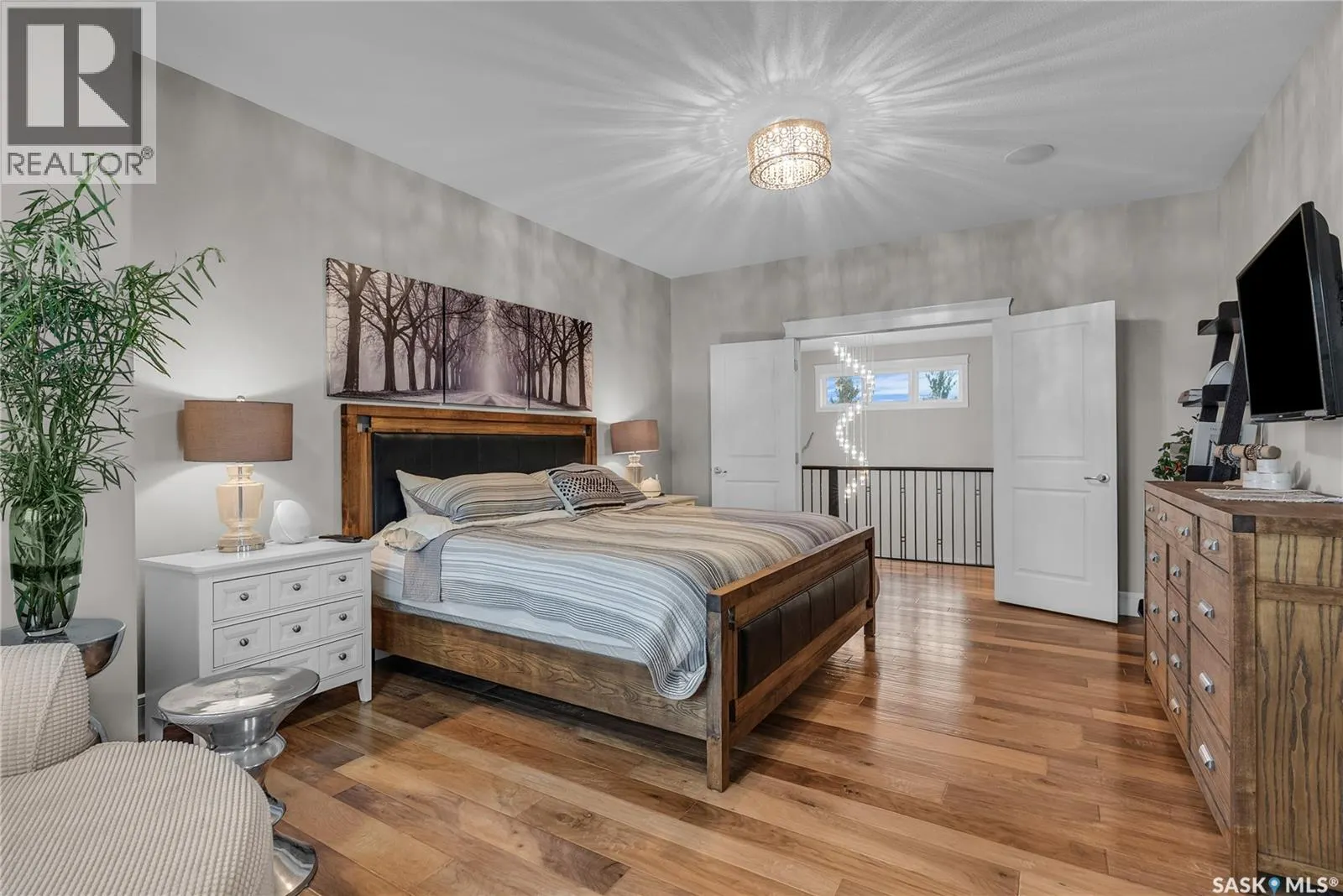 250 Whalley CRESCENT