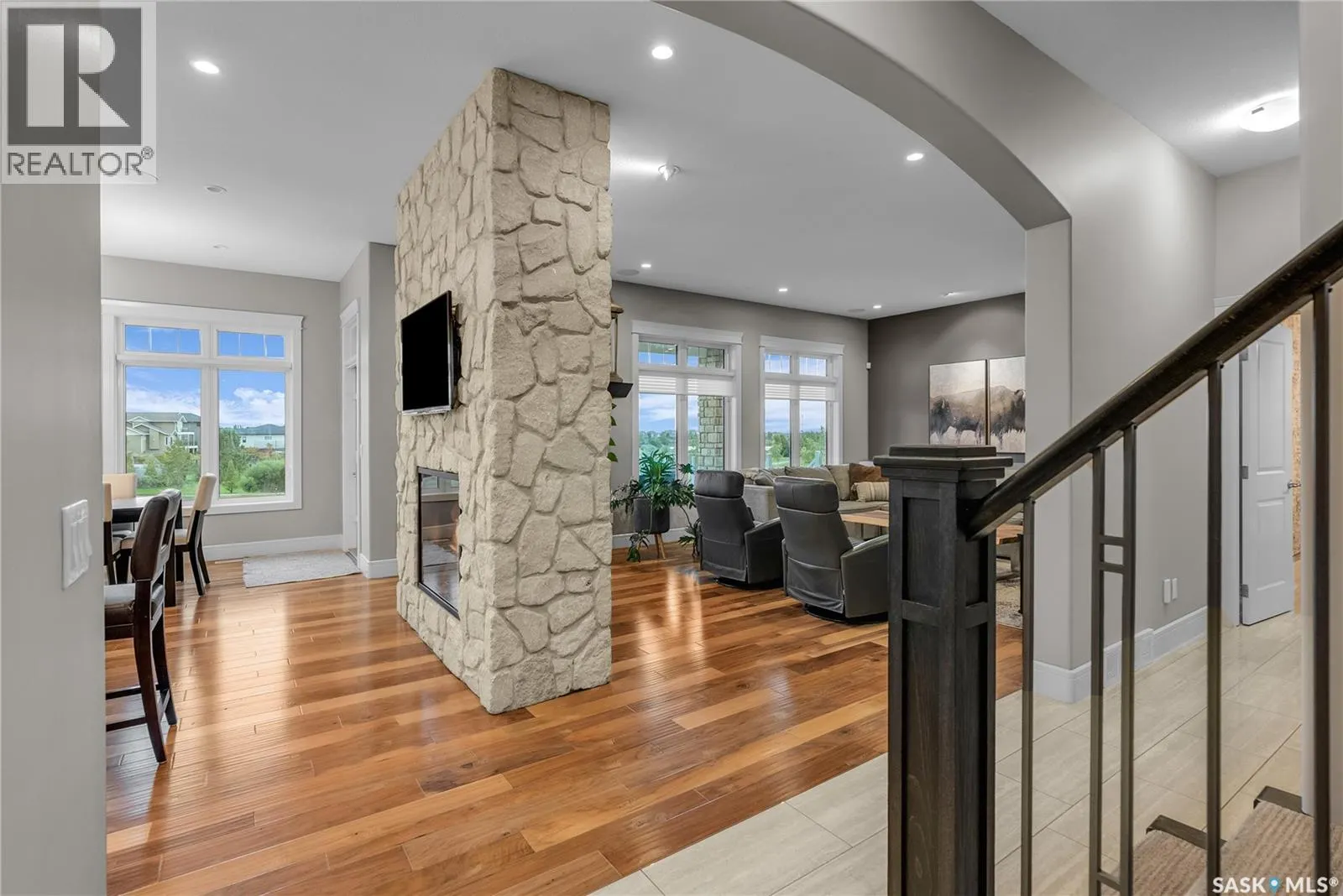250 Whalley CRESCENT
