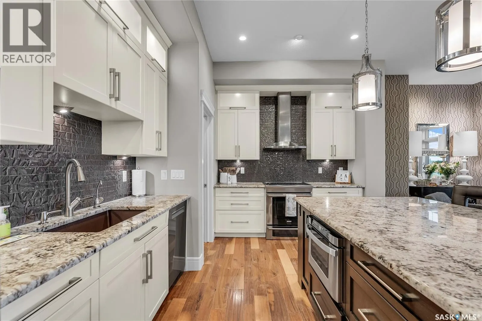 250 Whalley CRESCENT