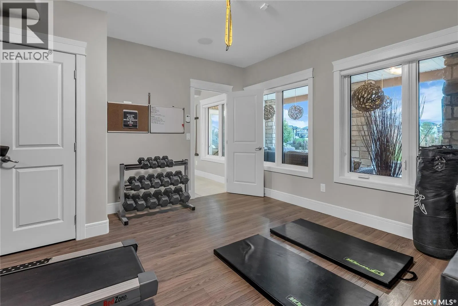 250 Whalley CRESCENT