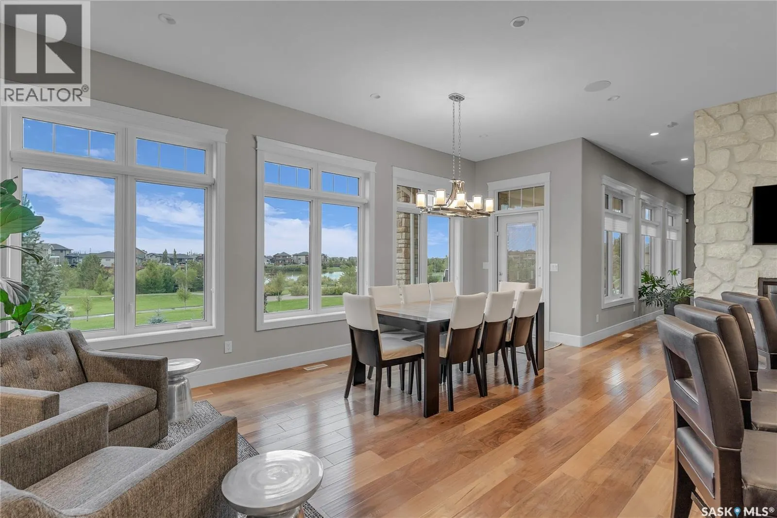 250 Whalley CRESCENT