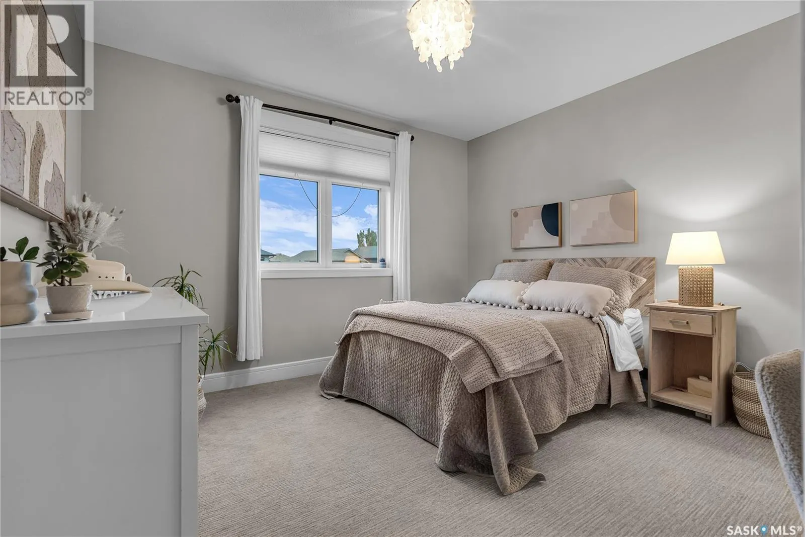 250 Whalley CRESCENT