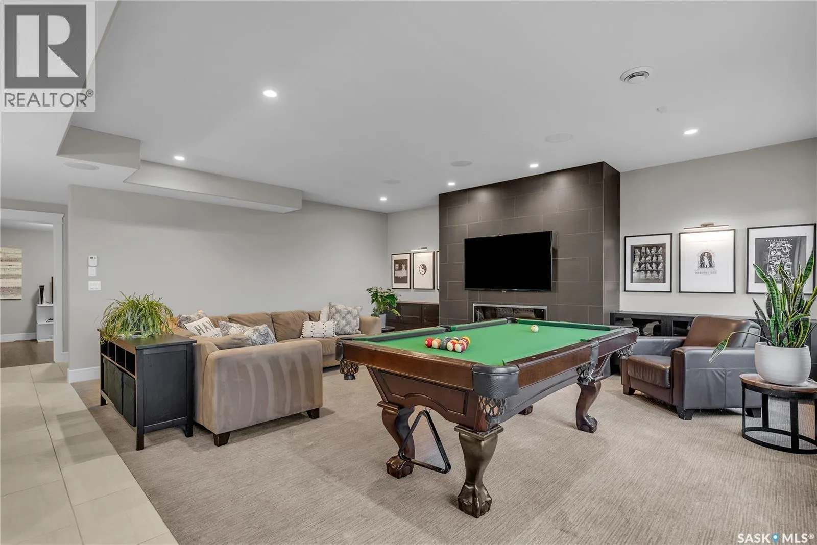 250 Whalley CRESCENT