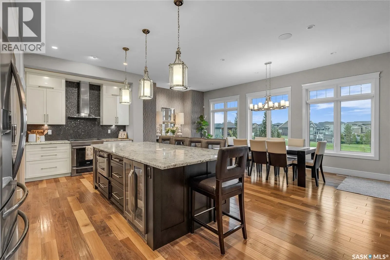 250 Whalley CRESCENT