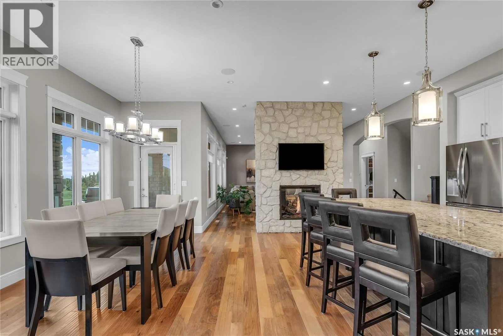 250 Whalley CRESCENT