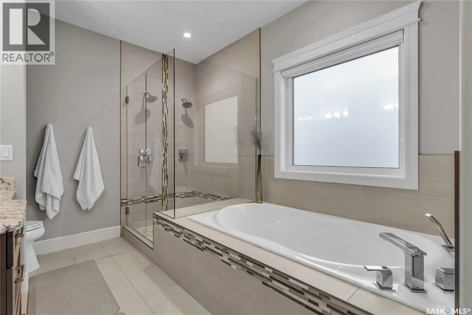 250 Whalley CRESCENT