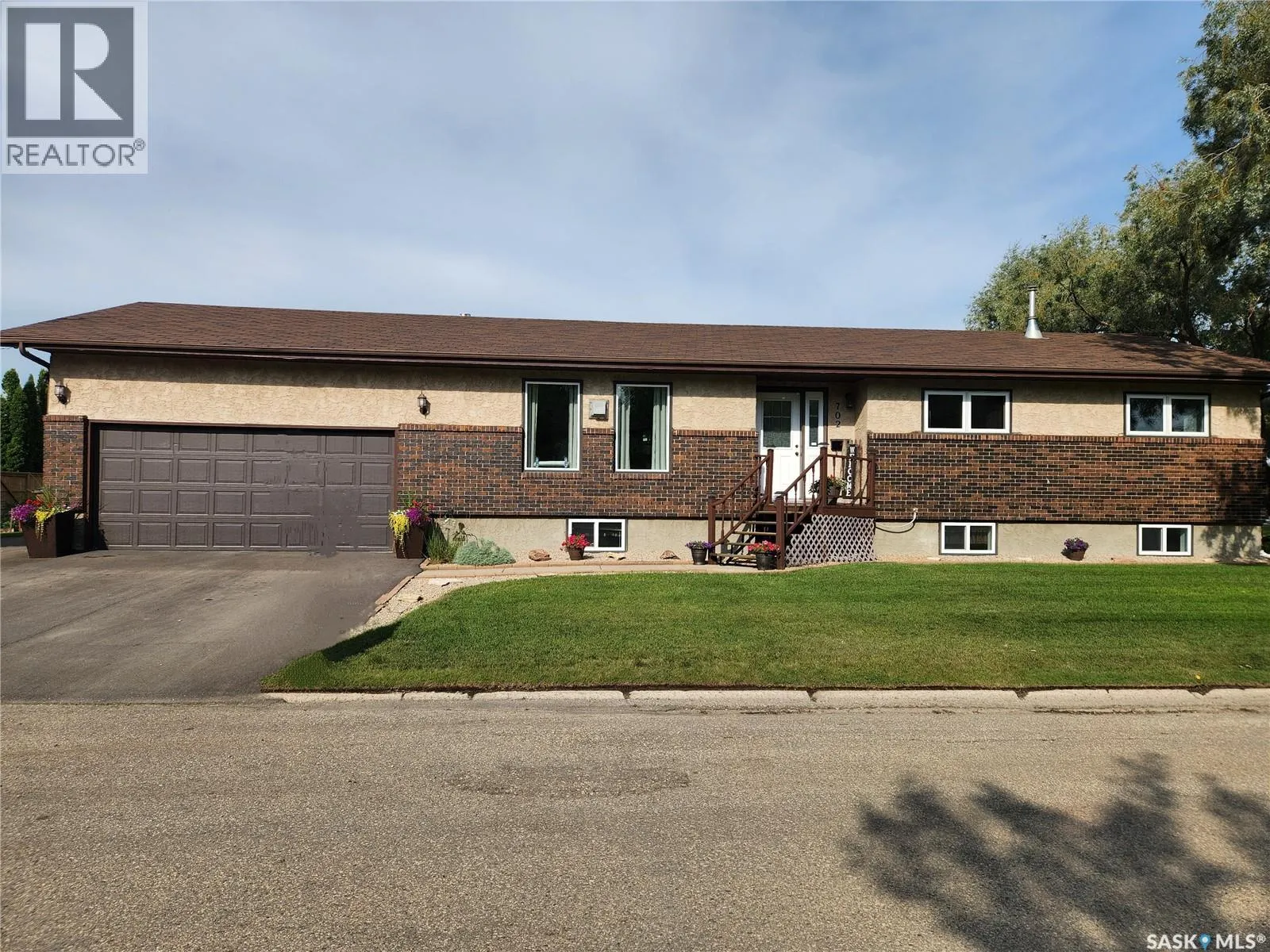 702 Golburn CRESCENT