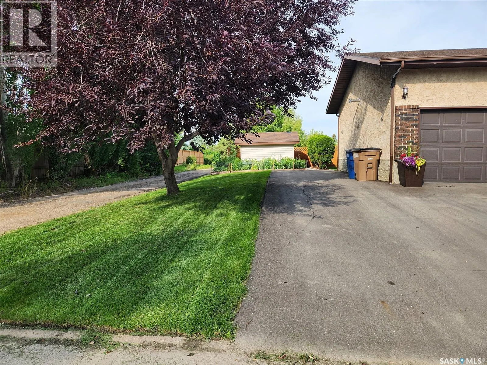 702 Golburn CRESCENT