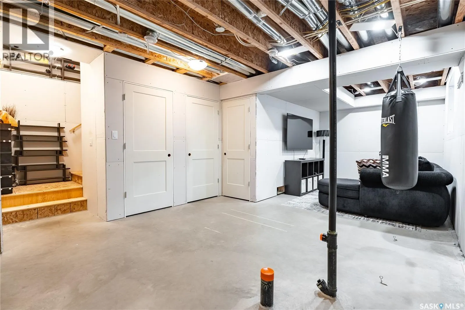127 Newton WAY