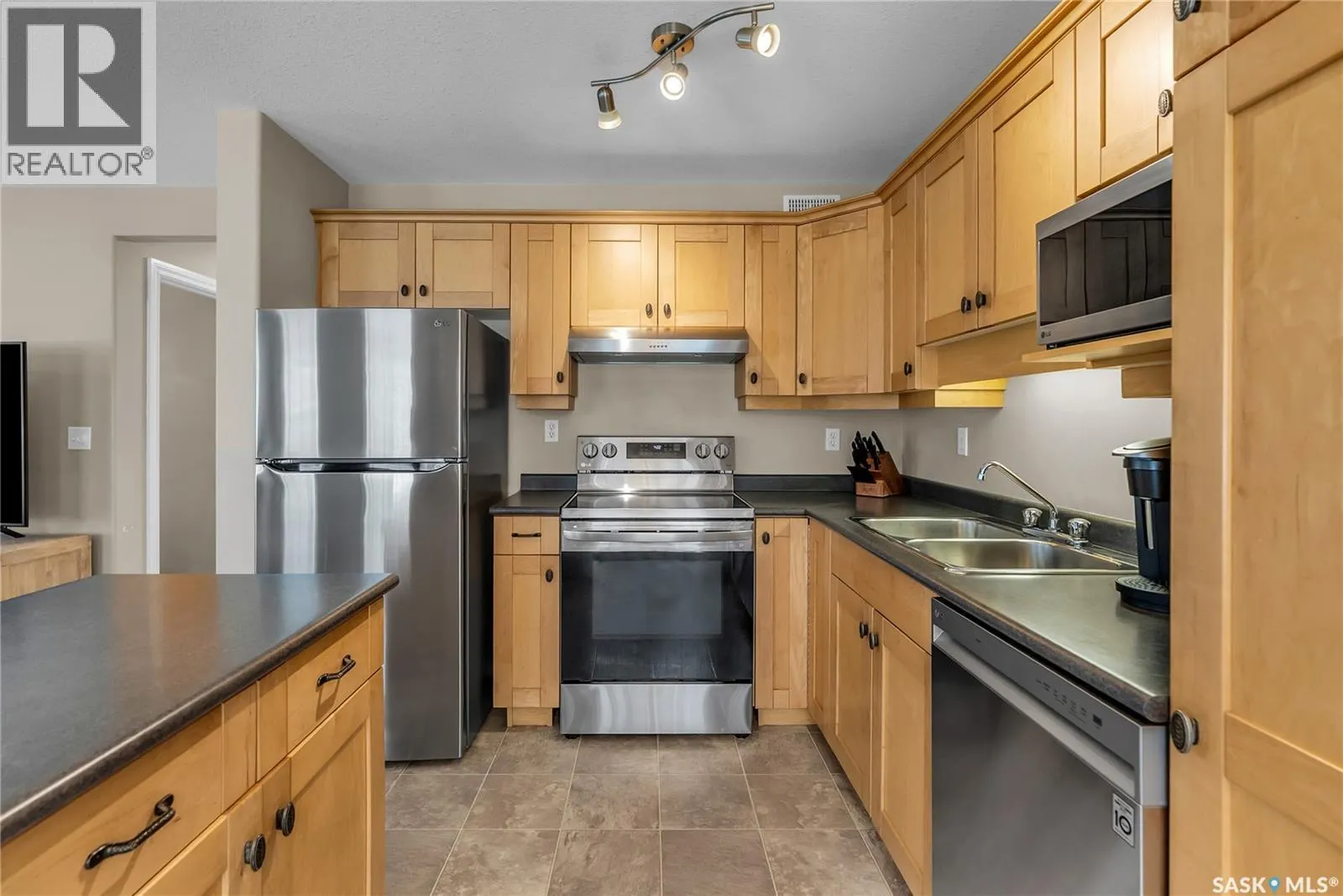 84 103 Banyan CRESCENT