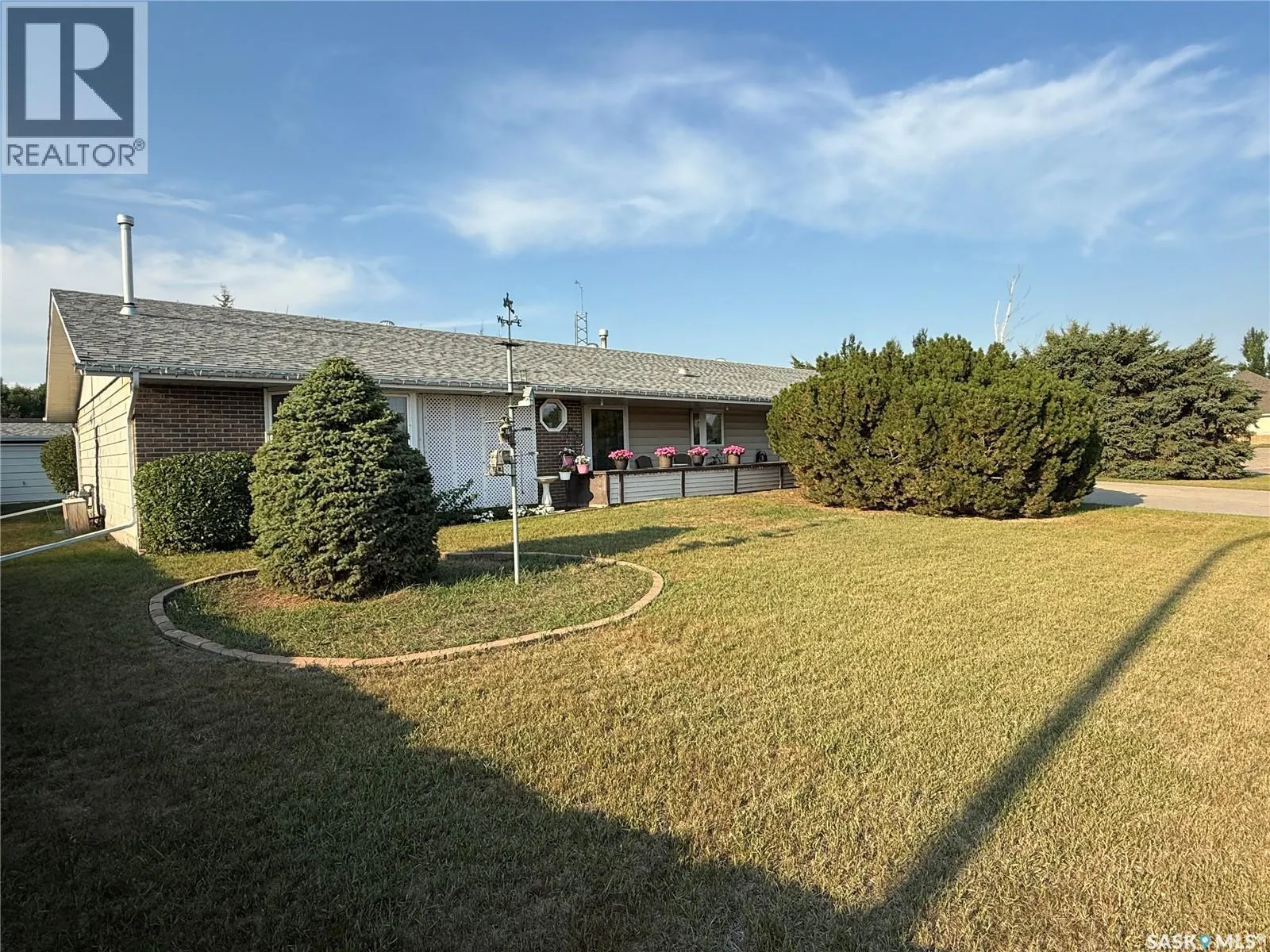701 Adamson CRESCENT