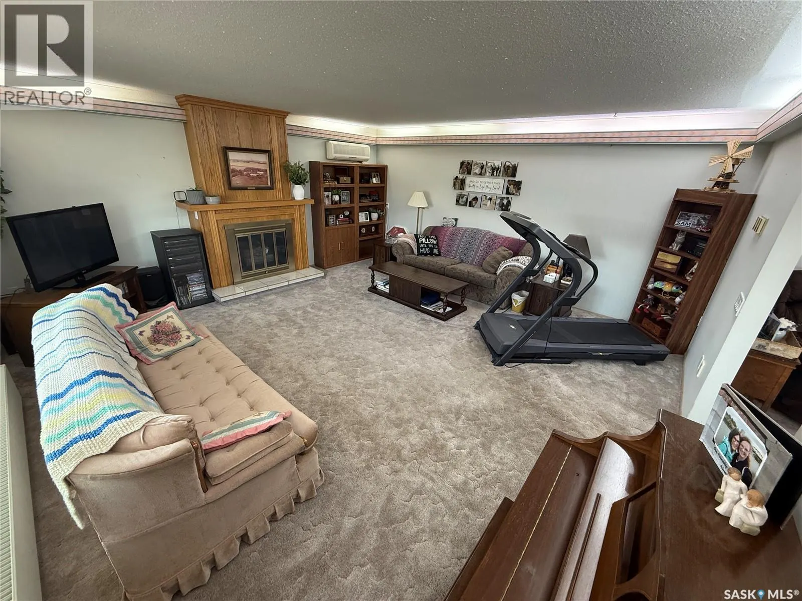 701 Adamson CRESCENT