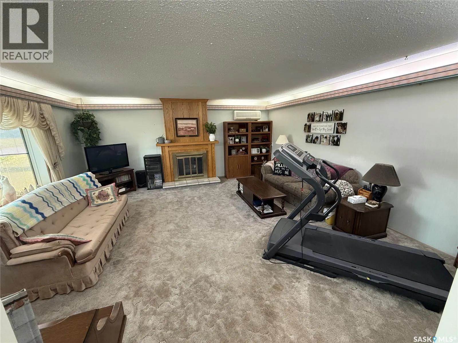 701 Adamson CRESCENT