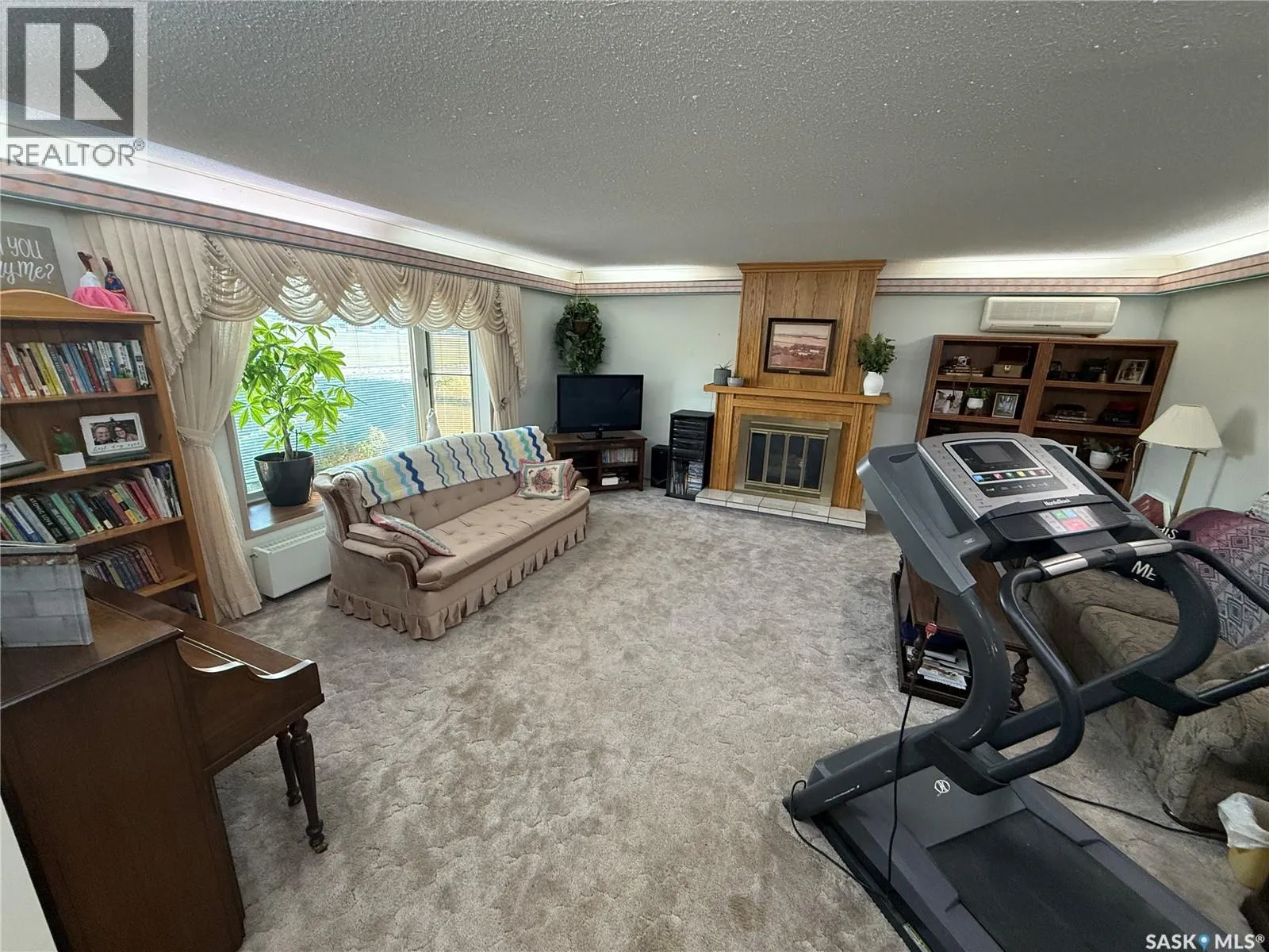 701 Adamson CRESCENT