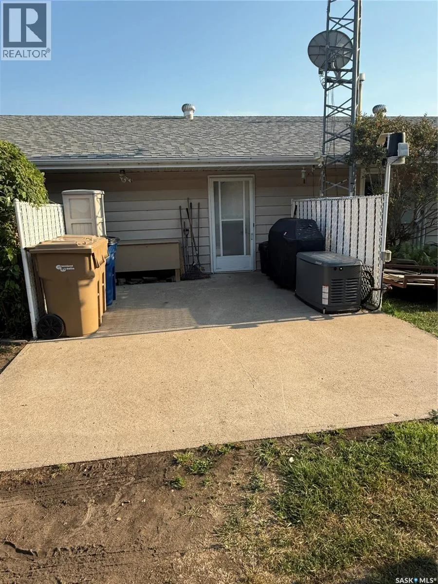 701 Adamson CRESCENT