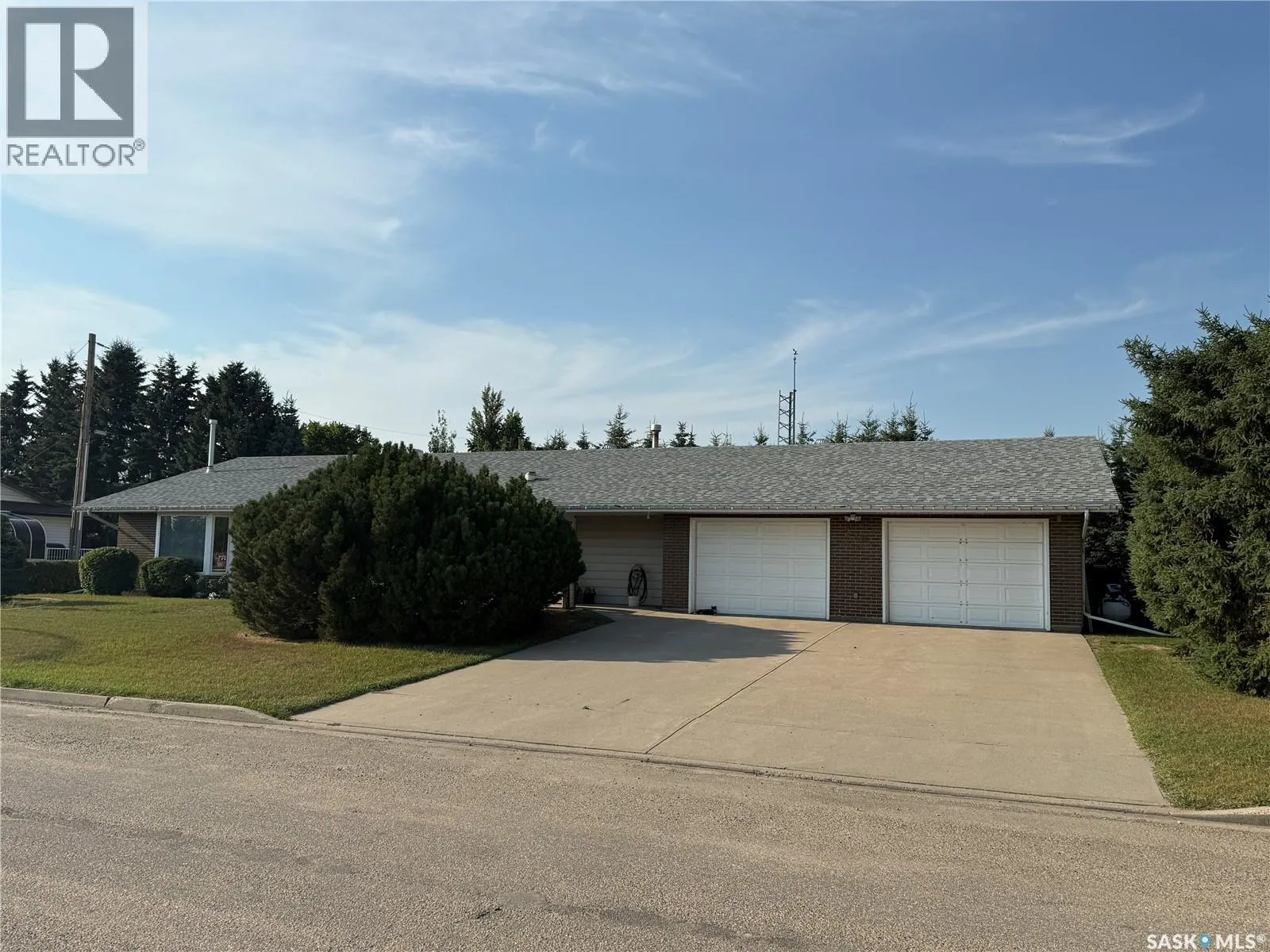 701 Adamson CRESCENT