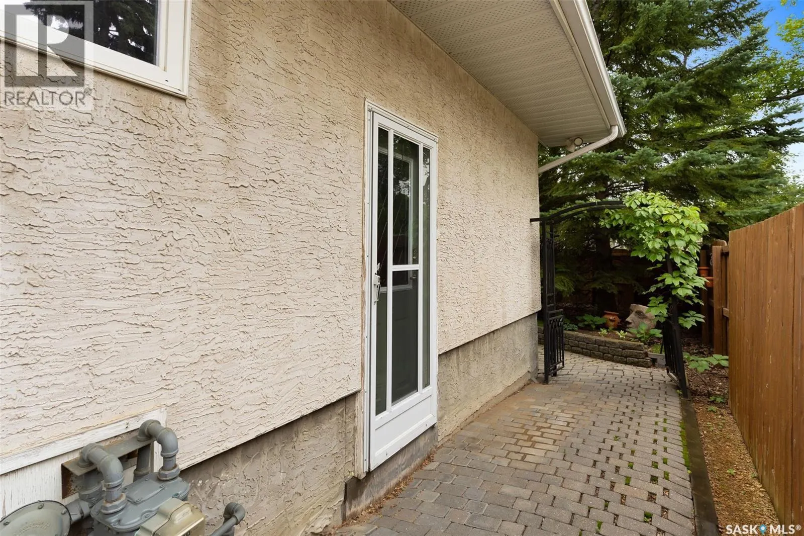 86 LANGLEY STREET