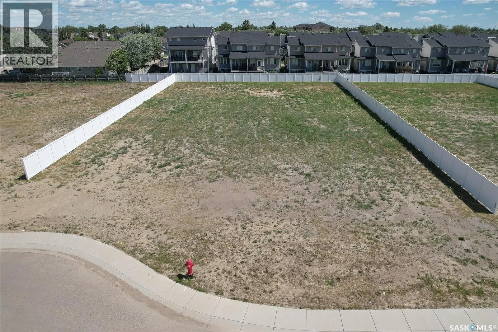 8 Loewen COURT