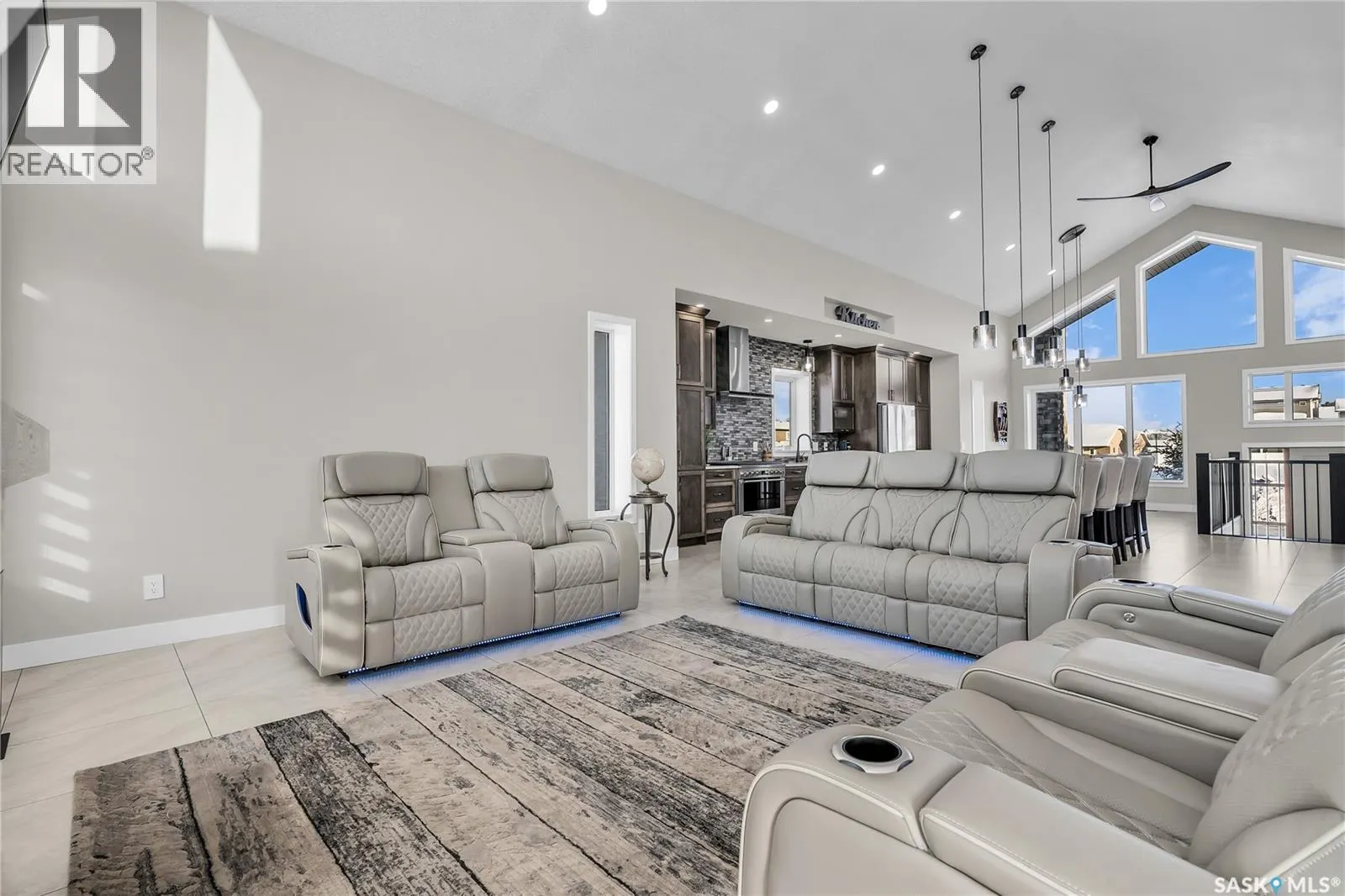 8 Loewen COURT