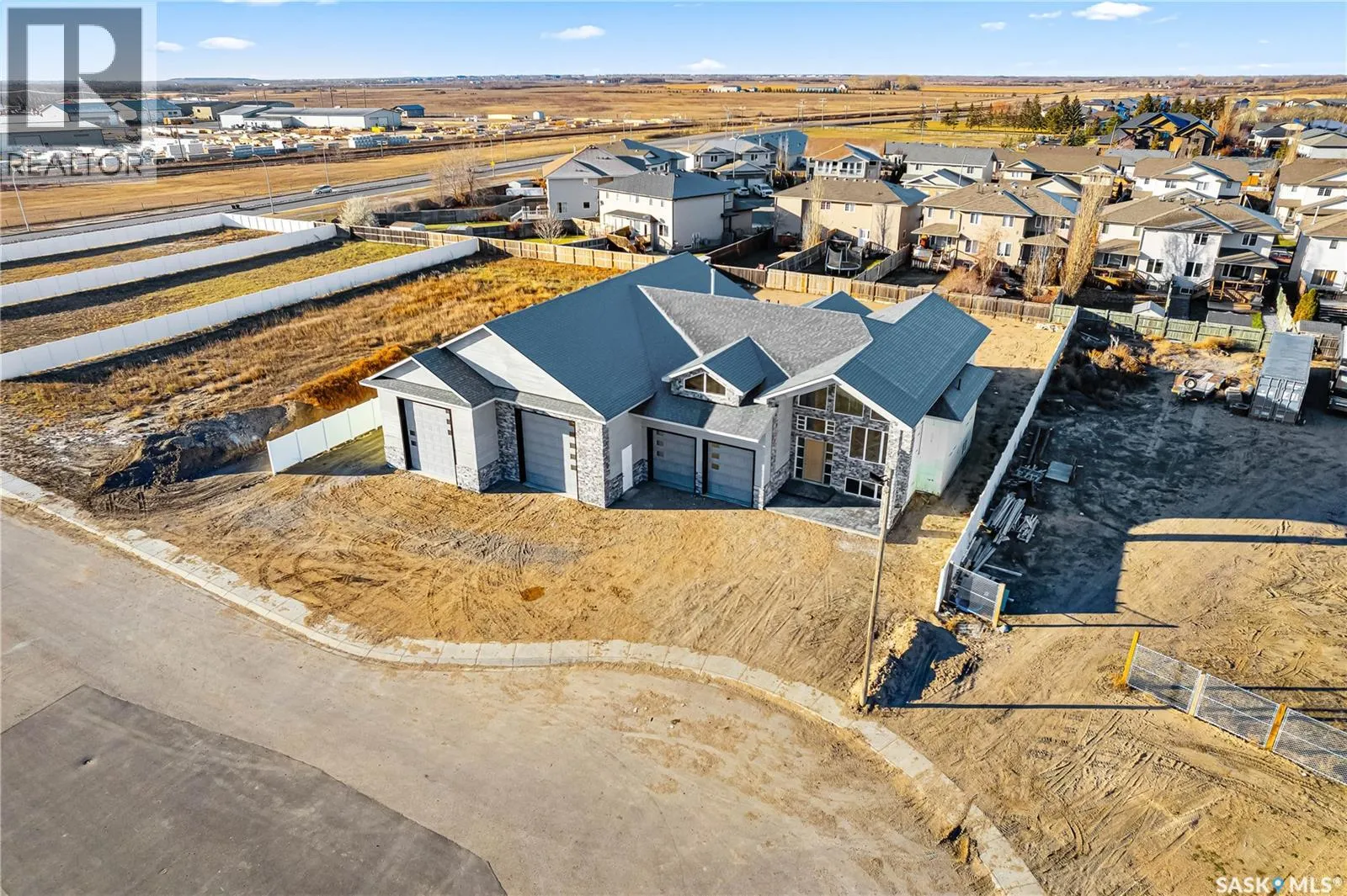 8 Loewen COURT
